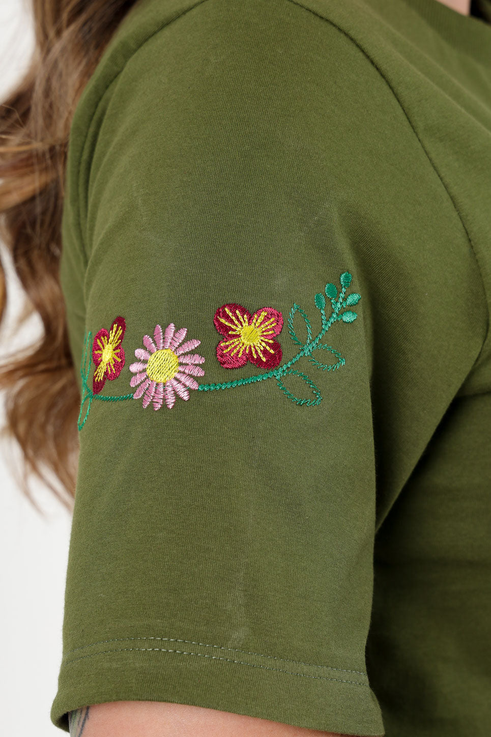 58391 - T-Shirt Embroidered Flowers on Sleeve